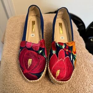 Floral Embroidered platform Espadrilles - Red and Blue